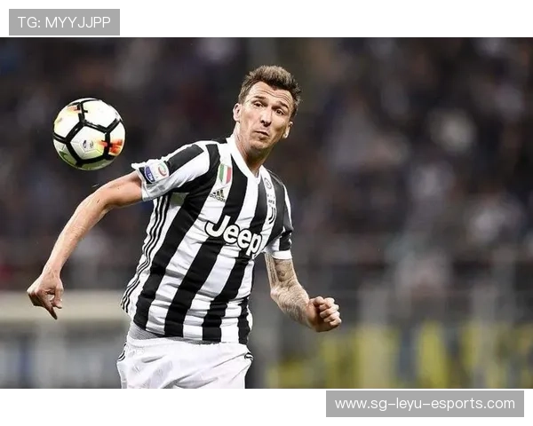 尤文多次通过快速传递形成大片空档——战术美学与品牌叙事的融合